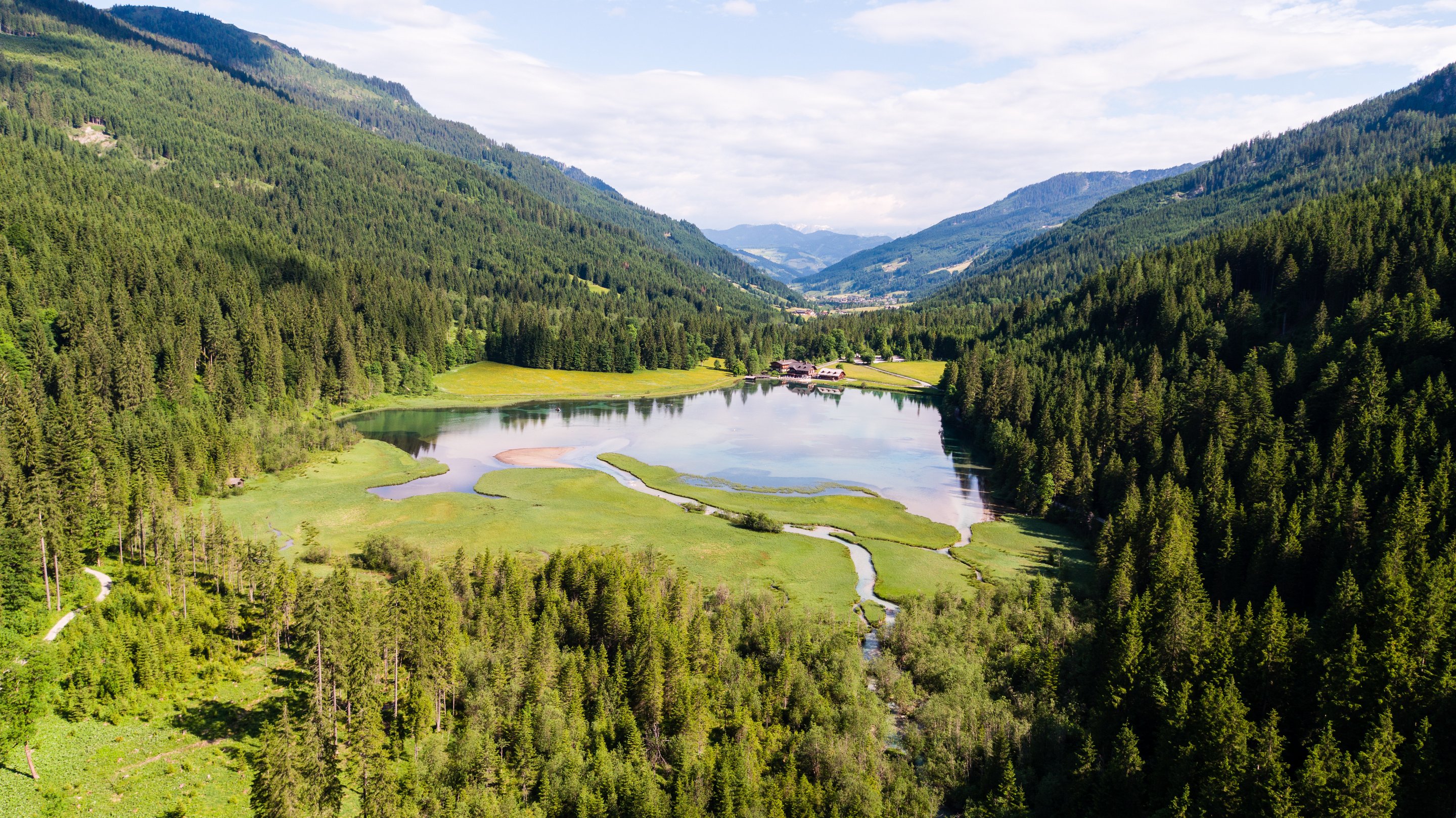 Bergsee im Thal in der Nähe von sensum suites wagrain